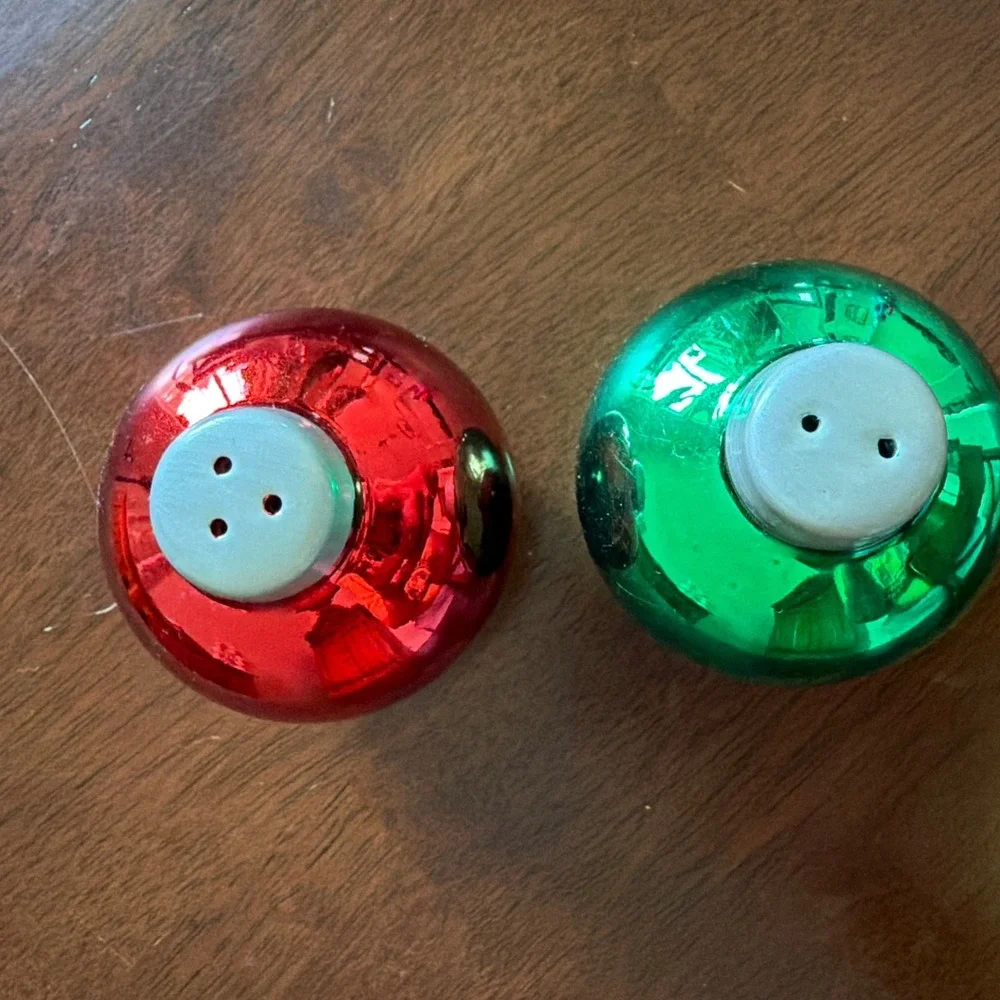 Salt & Pepper Shaker Set  Ornament Ball Vintage Holiday Red Green Nice Weight
